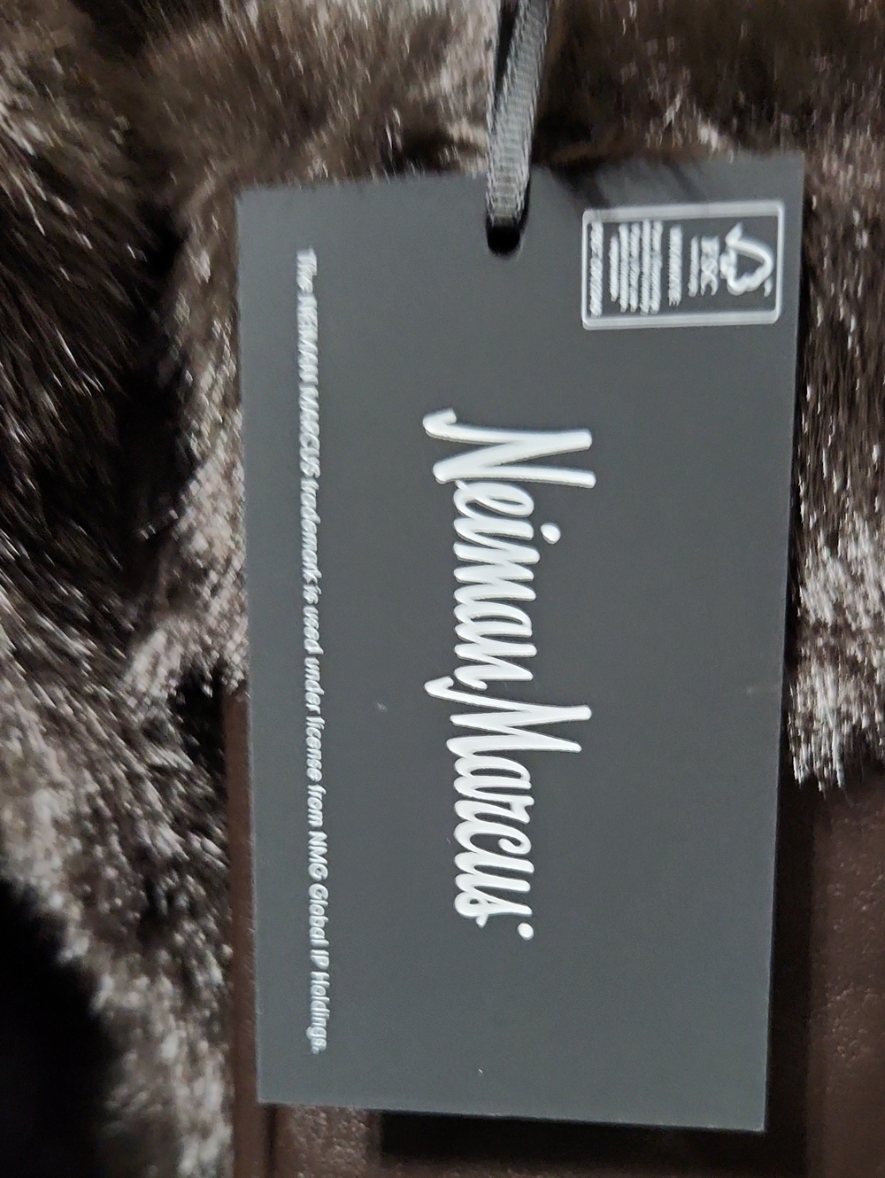 NWT Neiman Marcus Faux Fur Coat And Gloves. Sizes M, L - Picture 13 of 13